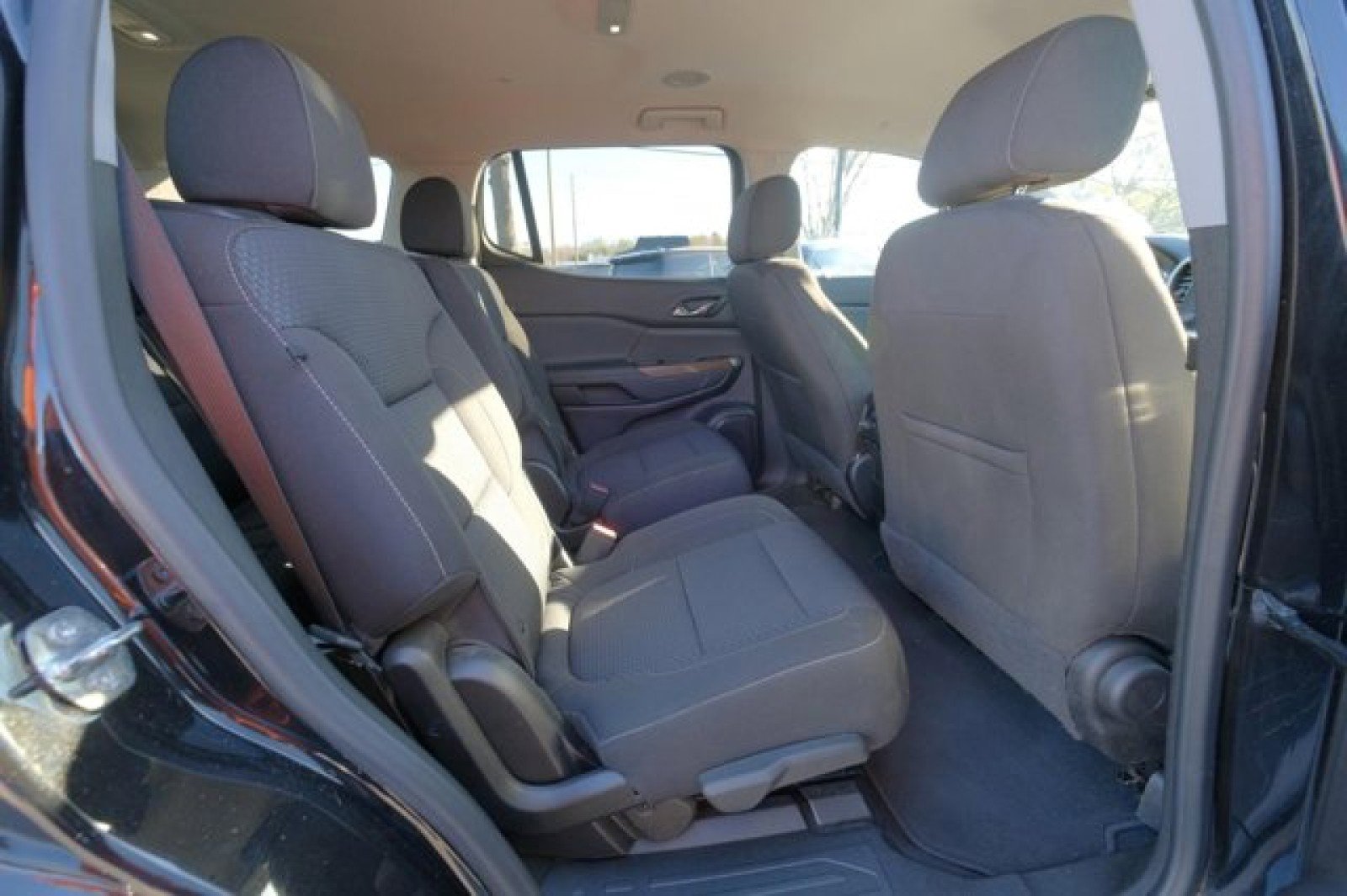 Used 2022 GMC Acadia SLE w/ Driver Convenience Package image 18