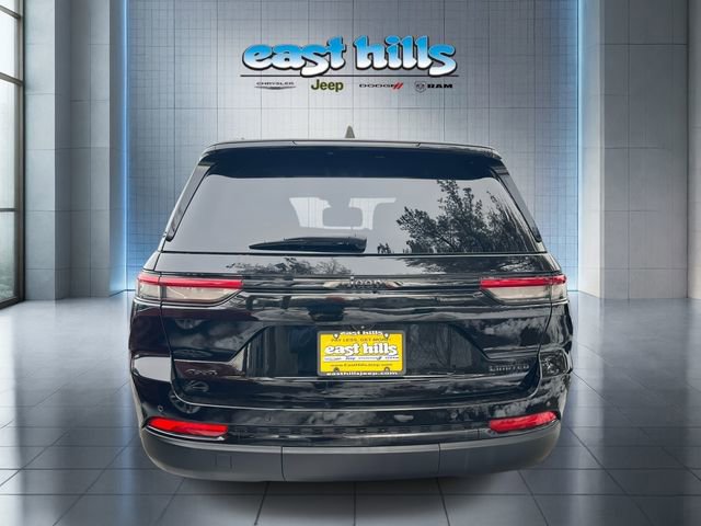 Certified 2023 Jeep Grand Cherokee Limited w/ Black Appearance Package image 4