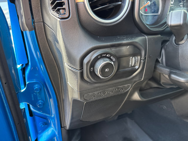 Used 2025 Jeep Wrangler Unlimited Sahara AWD/4WD image 16