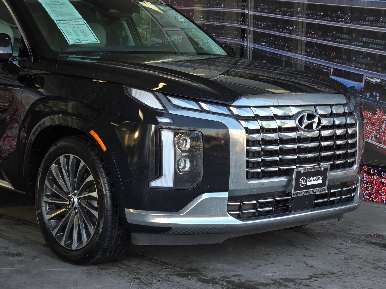 Used 2024 Hyundai Palisade Calligraphy FWD image 2