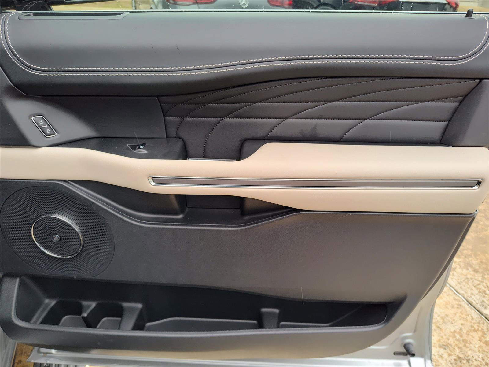 Used 2024 Ford Expedition Platinum image 26