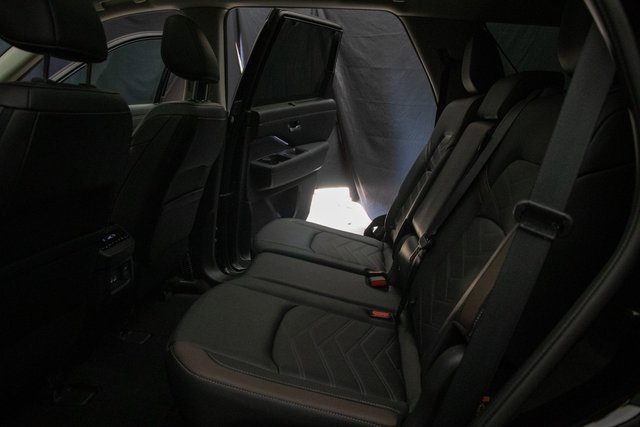 Used 2024 Nissan Pathfinder Platinum w/ Cargo Package image 22