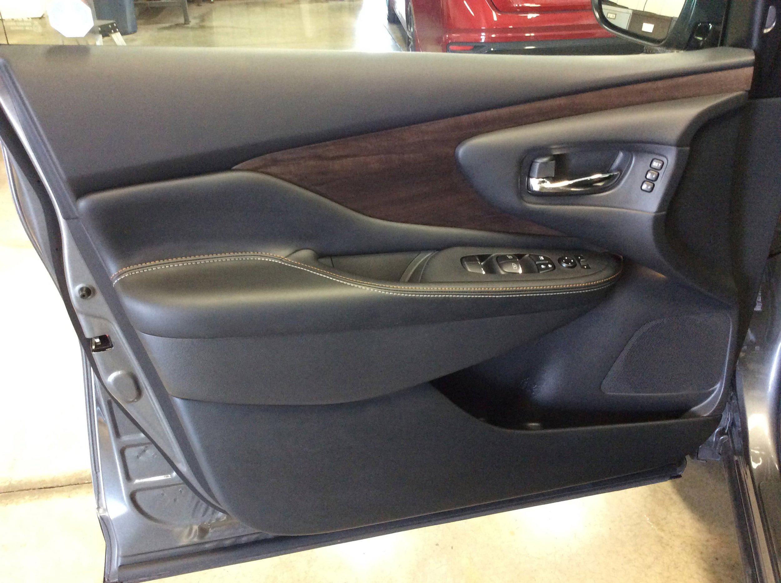 Used 2024 Nissan Murano Platinum w/ Cargo Package image 13