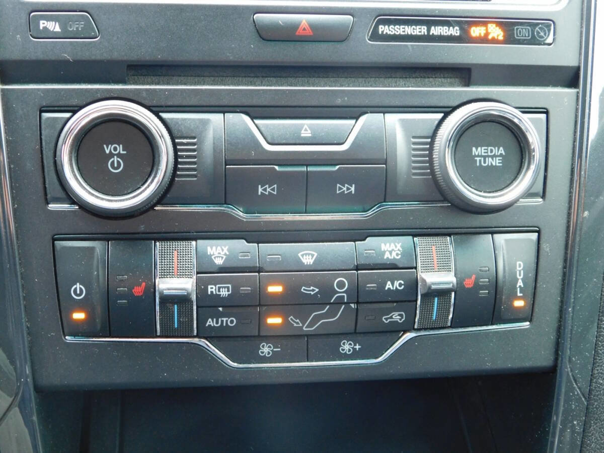 Used 2016 Ford Explorer XLT w/ Equipment Group 202A AWD/4WD image 14