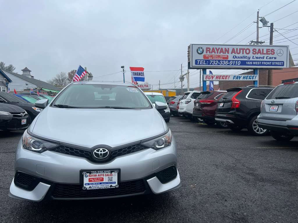 Used 2018 Toyota Corolla iM image 3
