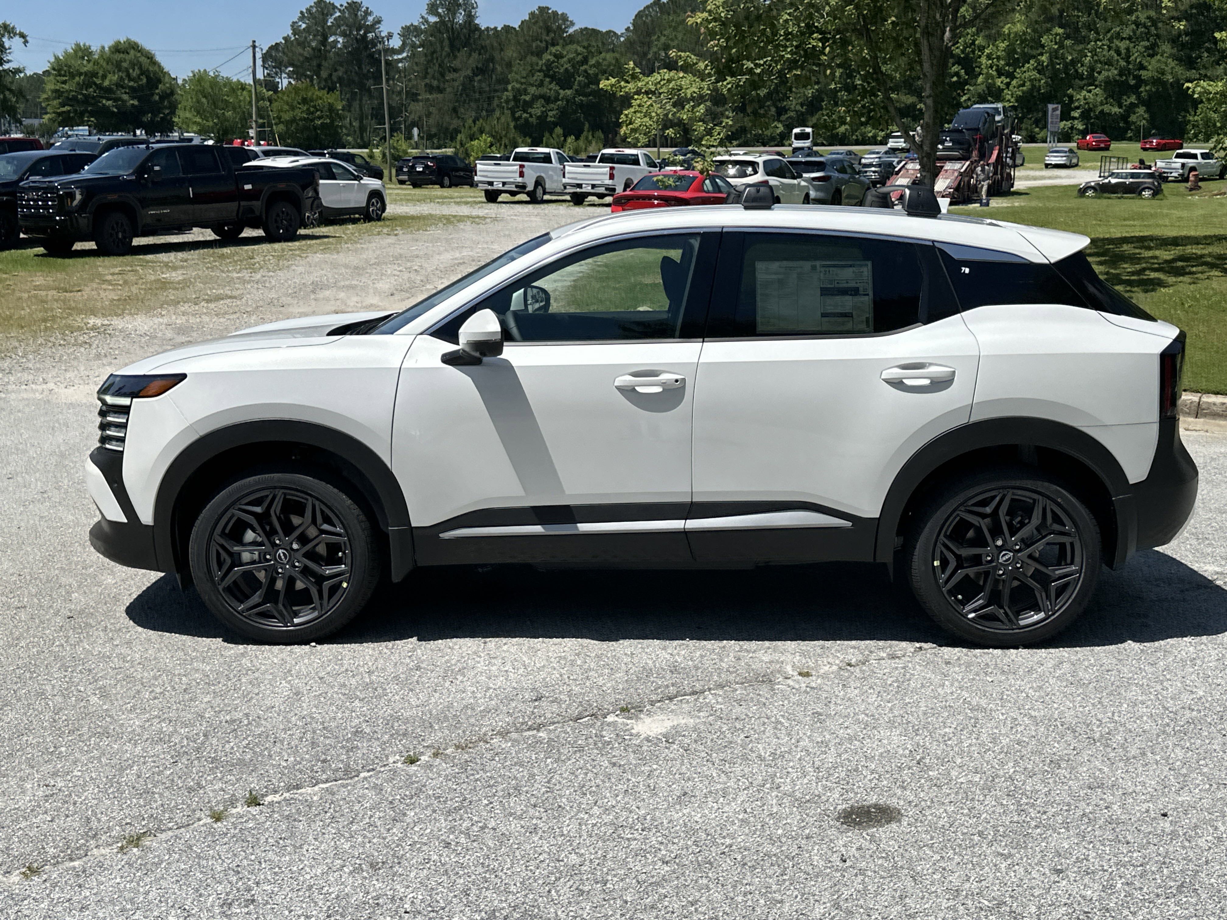 New 2025 Nissan Kicks SR image 8