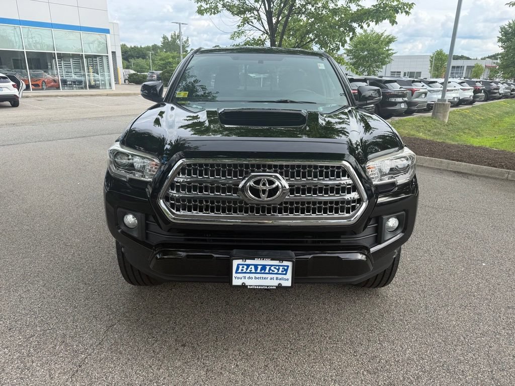 Used 2017 Toyota Tacoma TRD Sport w/ Tow Package (A/T) AWD/4WD image 8