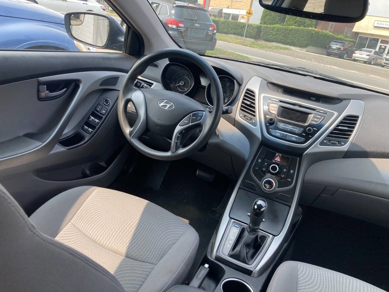 Used 2015 Hyundai Elantra SE image 10