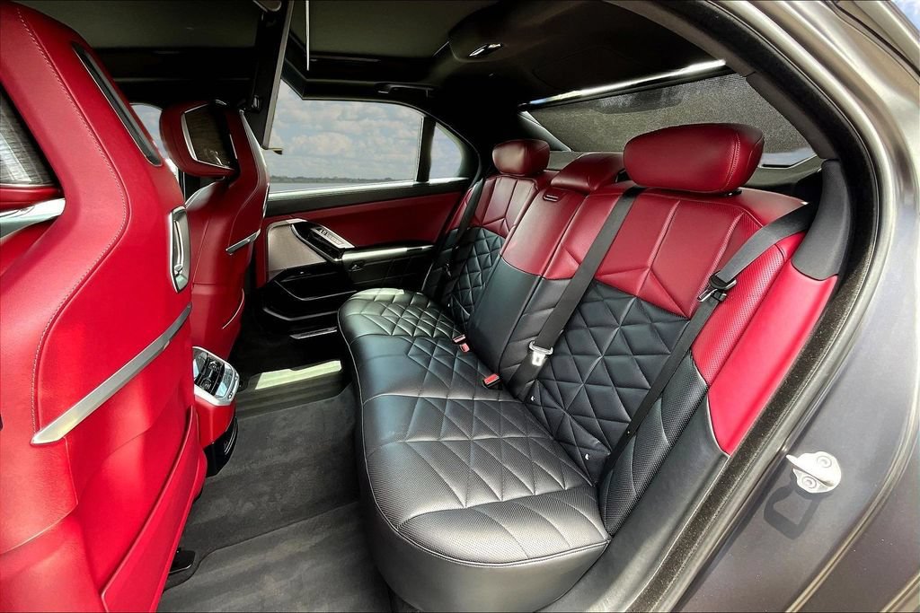 Used 2023 BMW 740i w/ Parking Assistance Package RWD image 22