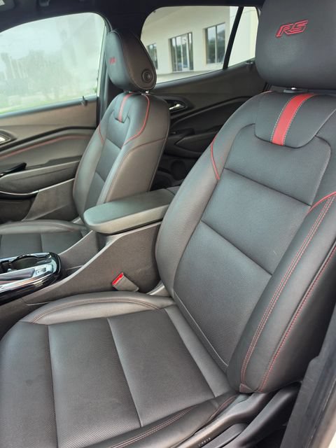 Used 2024 Chevrolet Trax RS w/ Sunroof Package FWD image 16