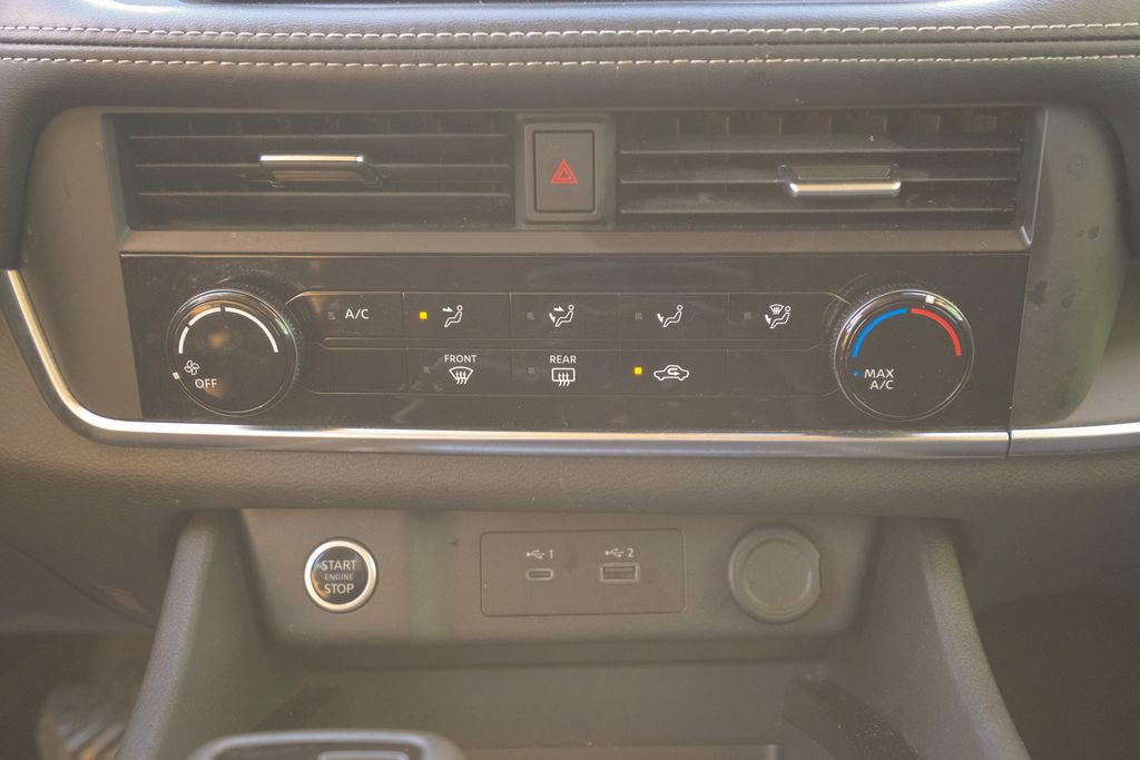 Used 2023 Nissan Rogue S image 33