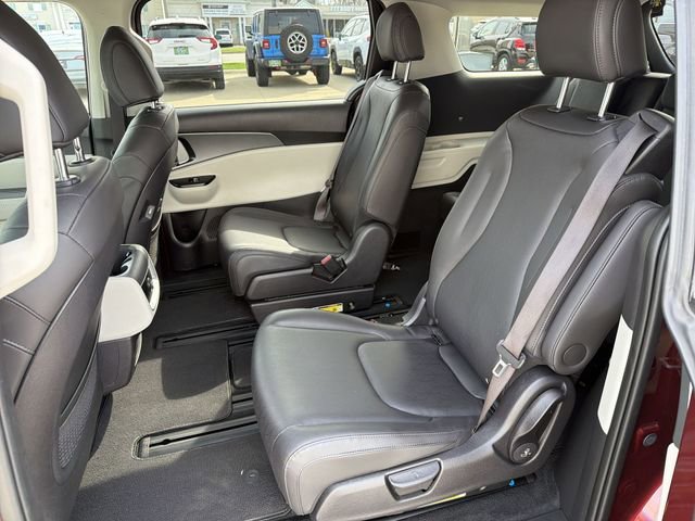 Used 2024 Kia Carnival LX image 23