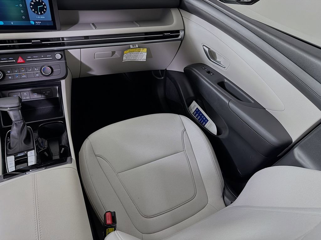Used 2025 Hyundai Tucson SE FWD image 26