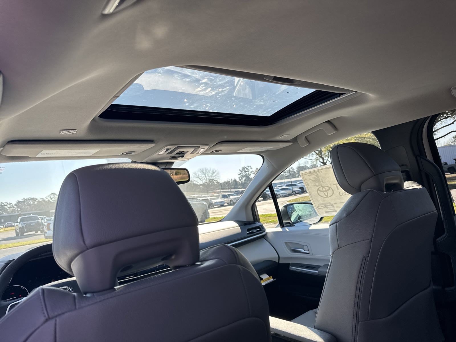 New 2025 Toyota Sienna XLE FWD image 27