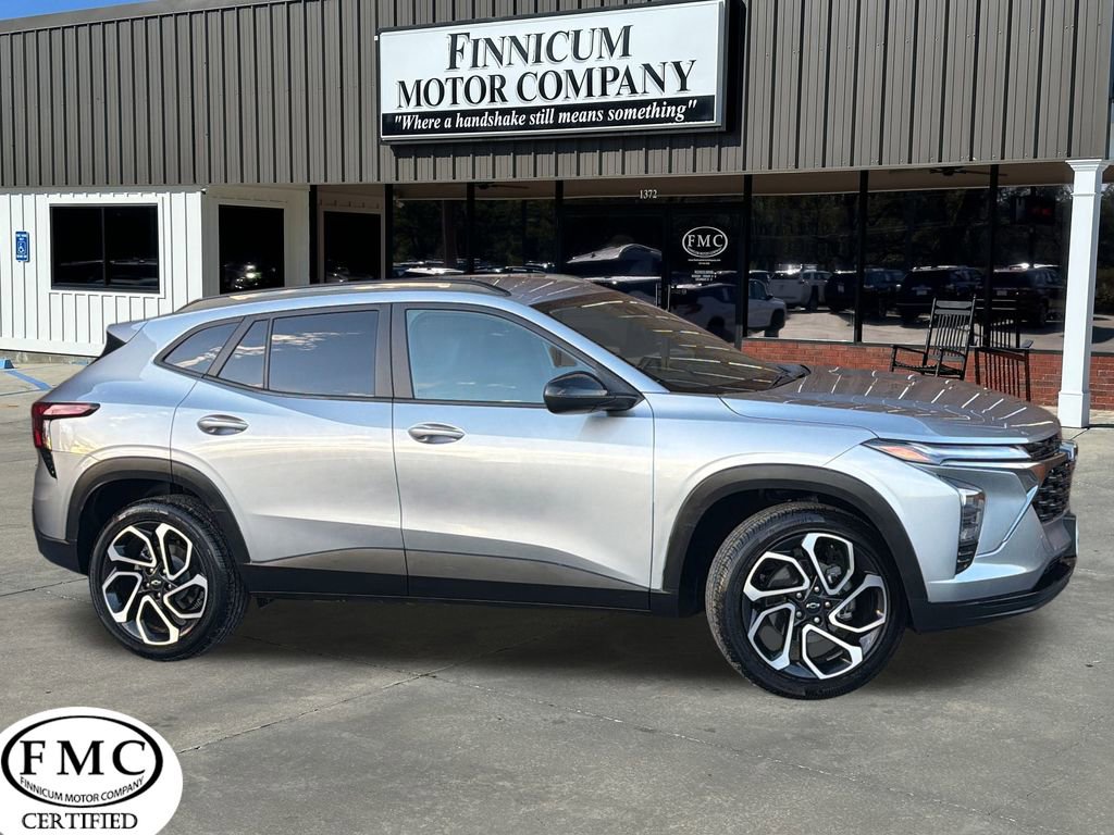 Used 2025 Chevrolet Trax RS w/ Driver Confidence Package image 1