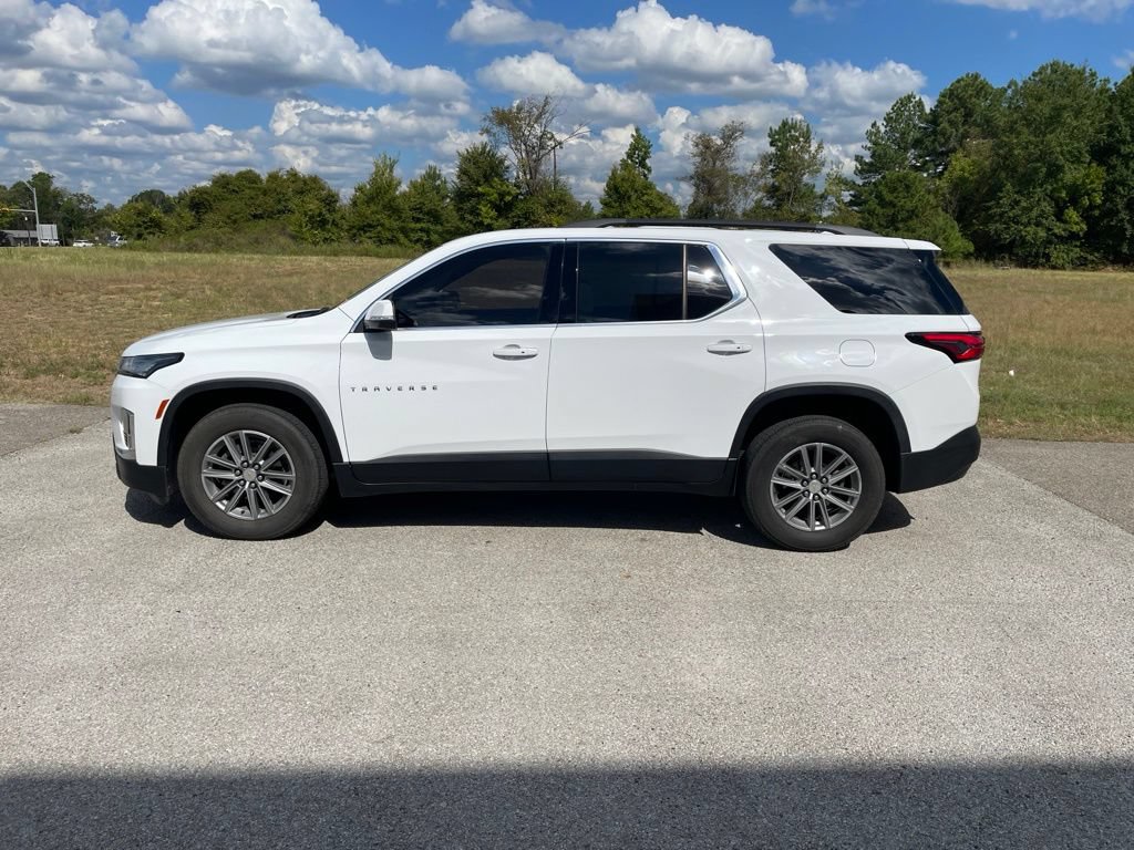 Used 2022 Chevrolet Traverse LT FWD image 2