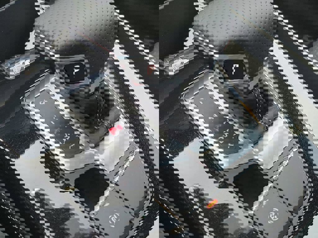 Used 2024 Audi Q5 e Prestige w/ Prestige Package image 36