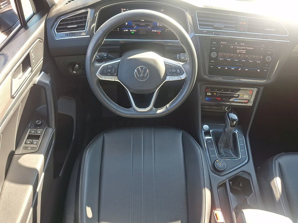 Used 2022 Volkswagen Tiguan SE image 2