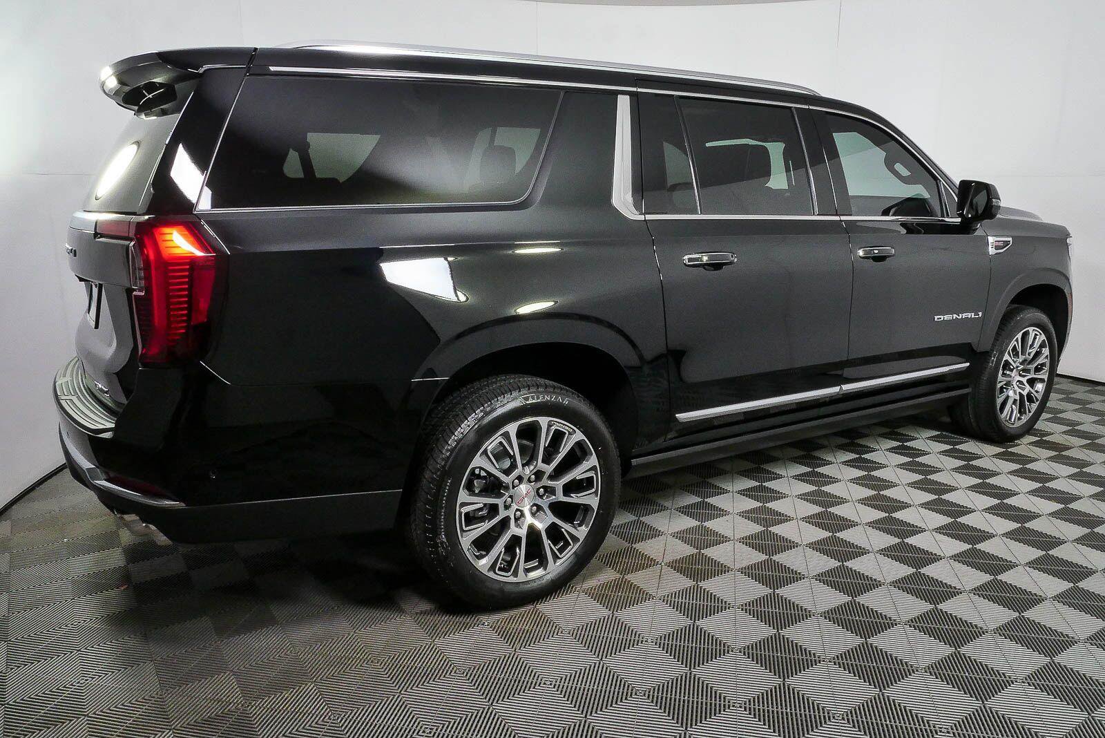 New 2026 GMC Yukon XL Denali w/ Denali Reserve Package AWD/4WD image 2