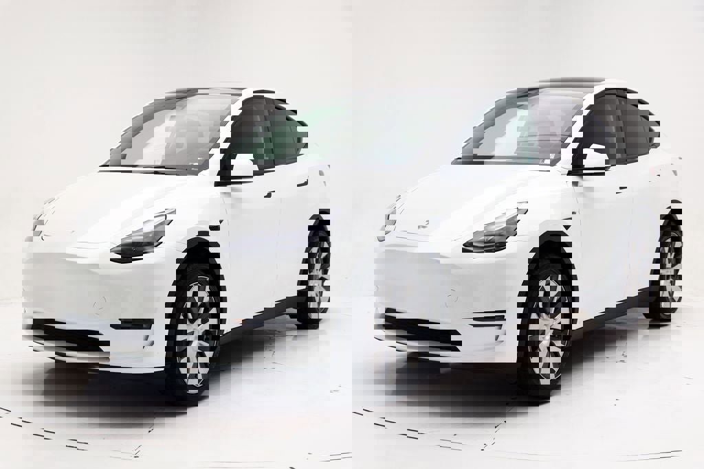 Used 2023 Tesla Model Y Long Range image 2