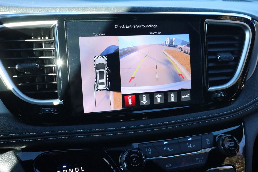 New 2026 Chrysler Pacifica Limited w/ Uconnect Theater Family Group image 6