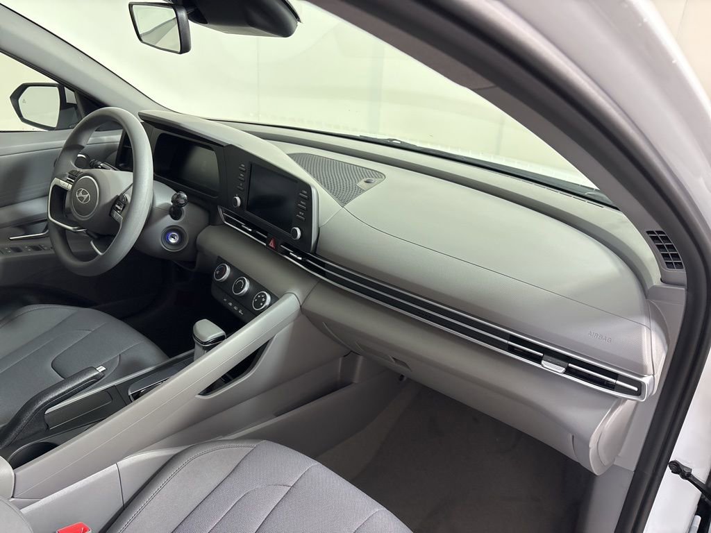 New 2026 Hyundai Elantra SE FWD image 13