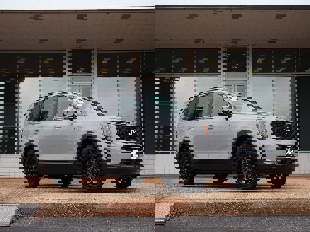 Used 2022 Kia Telluride SX w/ SX Prestige Package image 2