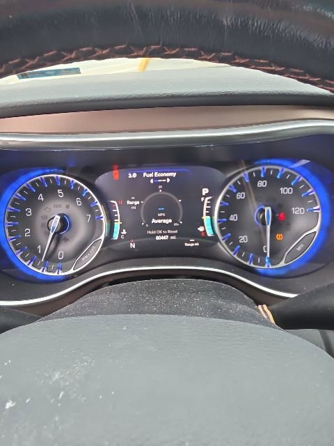 Used 2019 Chrysler Pacifica Touring-L Plus w/ Tire & Wheel Group FWD image 9