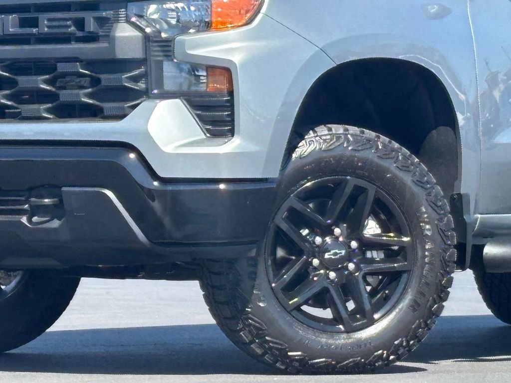 Used 2026 Chevrolet Silverado 1500 Custom Trail Boss w/ Dark Appearance Package AWD/4WD image 3