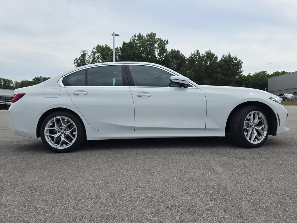Used 2025 BMW 330i xDrive Sedan AWD/4WD image 10