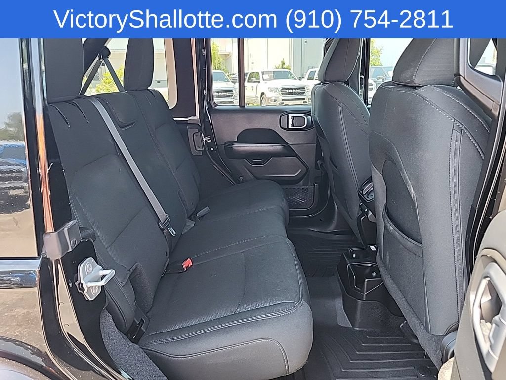 Used 2018 Jeep Wrangler Unlimited Sahara AWD/4WD image 38