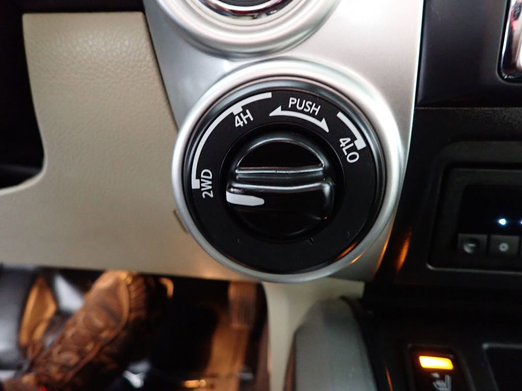 Used 2016 Nissan Titan SL image 36
