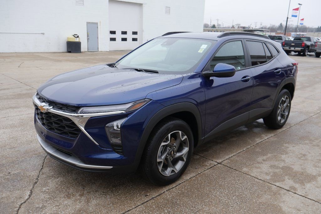 Used 2024 Chevrolet Trax LT w/ Driver Confidence Package image 4