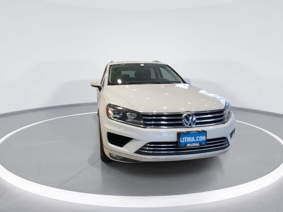 Used 2016 Volkswagen Touareg Sport AWD/4WD image 3