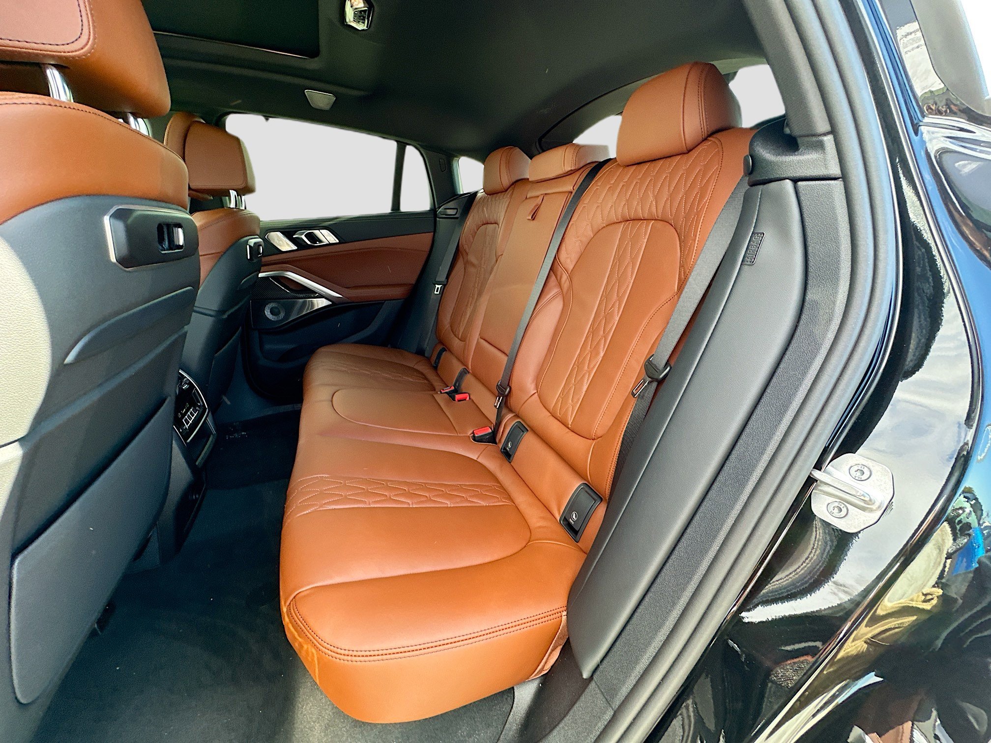 New 2026 BMW X6 M60i w/ Executive Package image 19