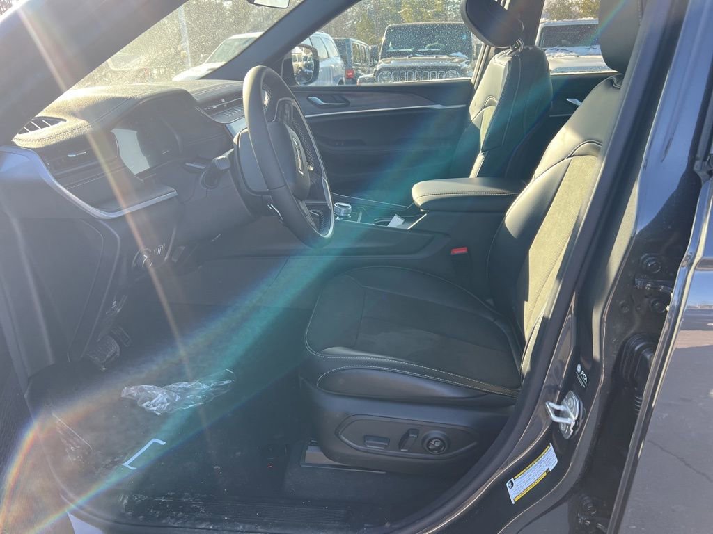 New 2026 Jeep Grand Cherokee Laredo image 22