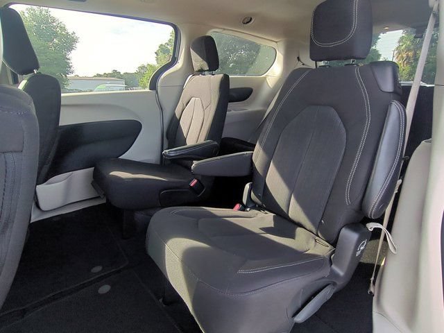 Used 2023 Chrysler Voyager LX FWD image 13