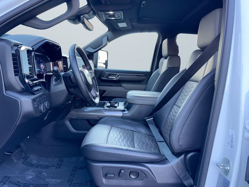Used 2025 Chevrolet Silverado 2500 ZR2 w/ Technology Package image 9
