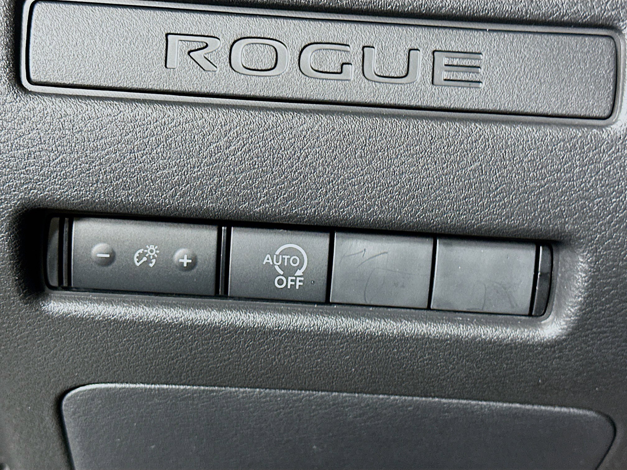 Used 2023 Nissan Rogue S image 17