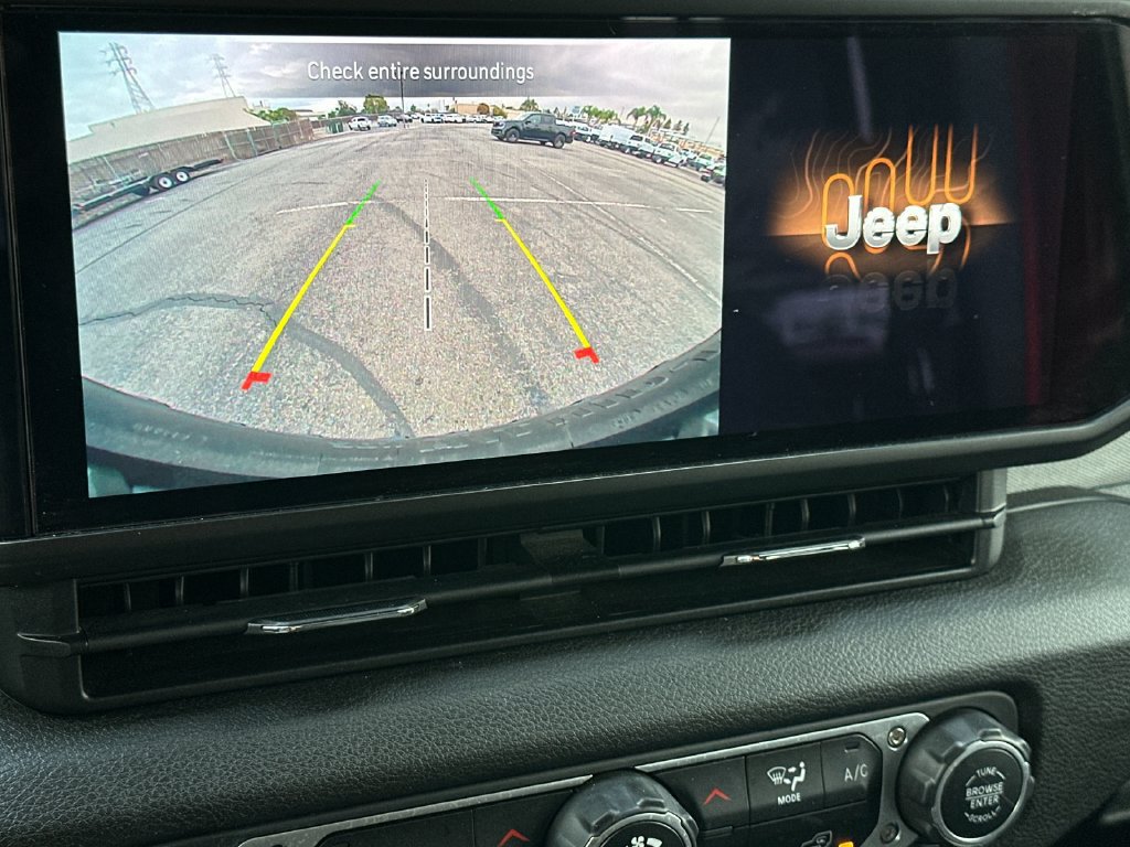 Used 2024 Jeep Wrangler Unlimited AWD/4WD image 18