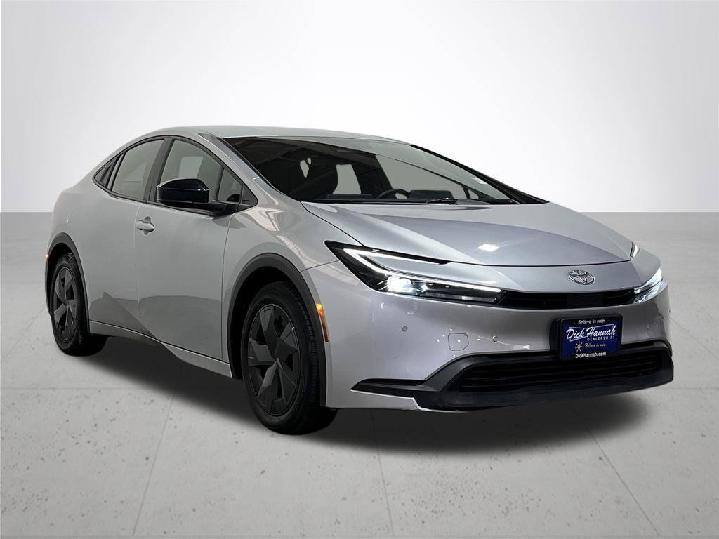 Used 2025 Toyota Prius LE FWD image 8