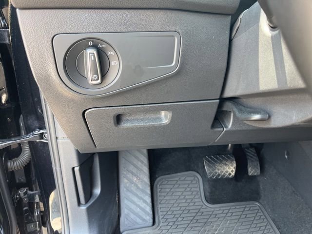 Used 2023 Volkswagen Tiguan SE image 29