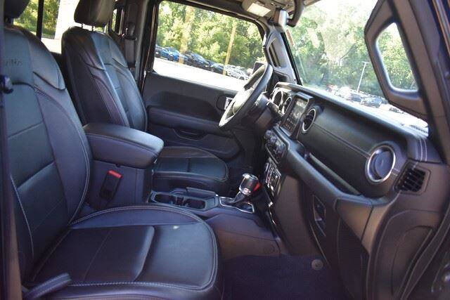 Used 2023 Jeep Wrangler Unlimited Sahara AWD/4WD image 16