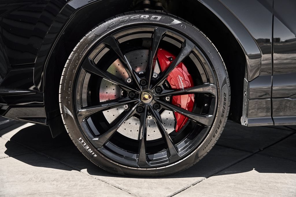 Used 2023 Lamborghini Urus S AWD/4WD image 3