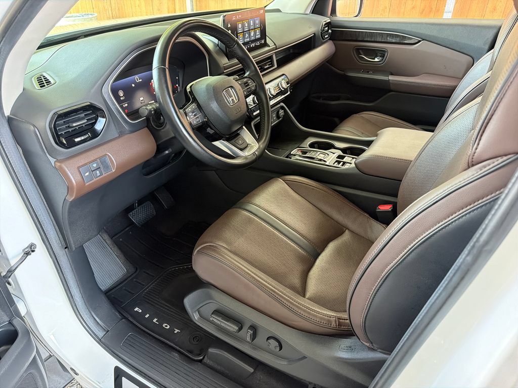 Used 2024 Honda Pilot Elite image 2