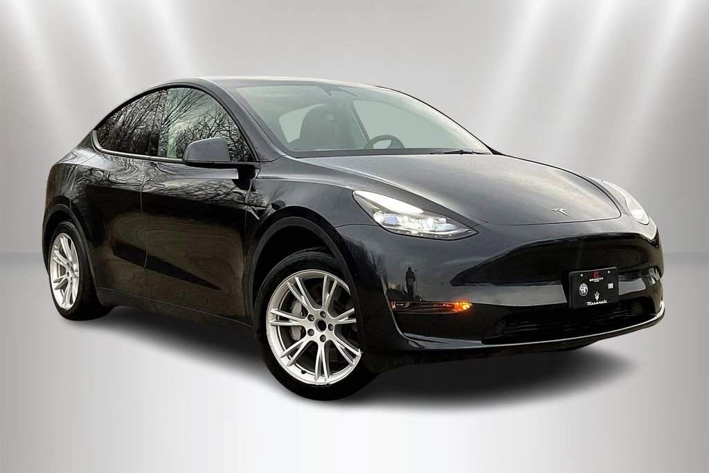 Used 2024 Tesla Model Y 2WD image 3
