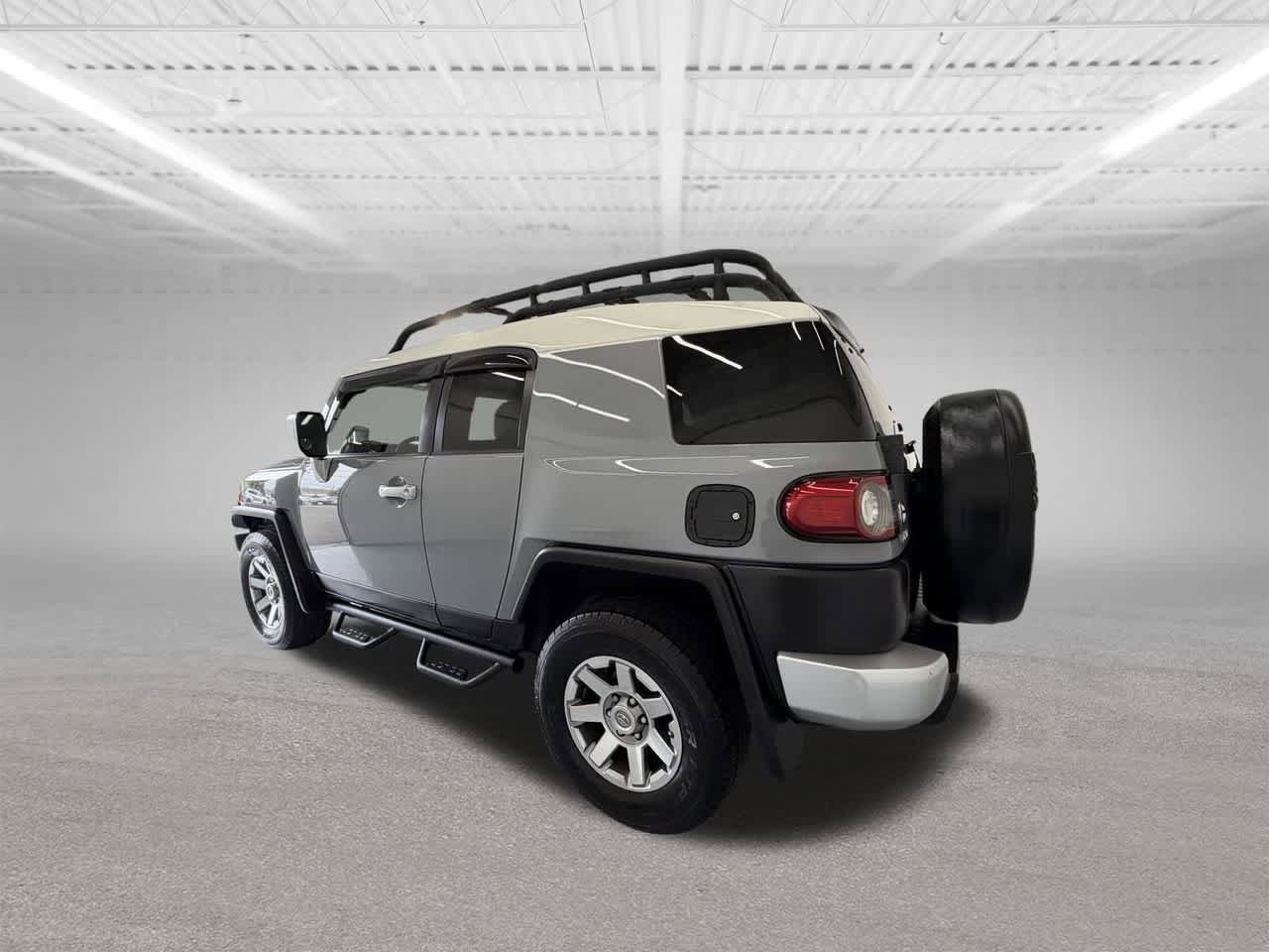 Used 2014 Toyota FJ Cruiser 4WD w/ Upgrade Package image 3