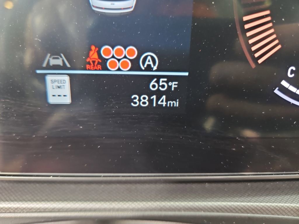 Certified 2025 Hyundai Santa Fe SEL image 18