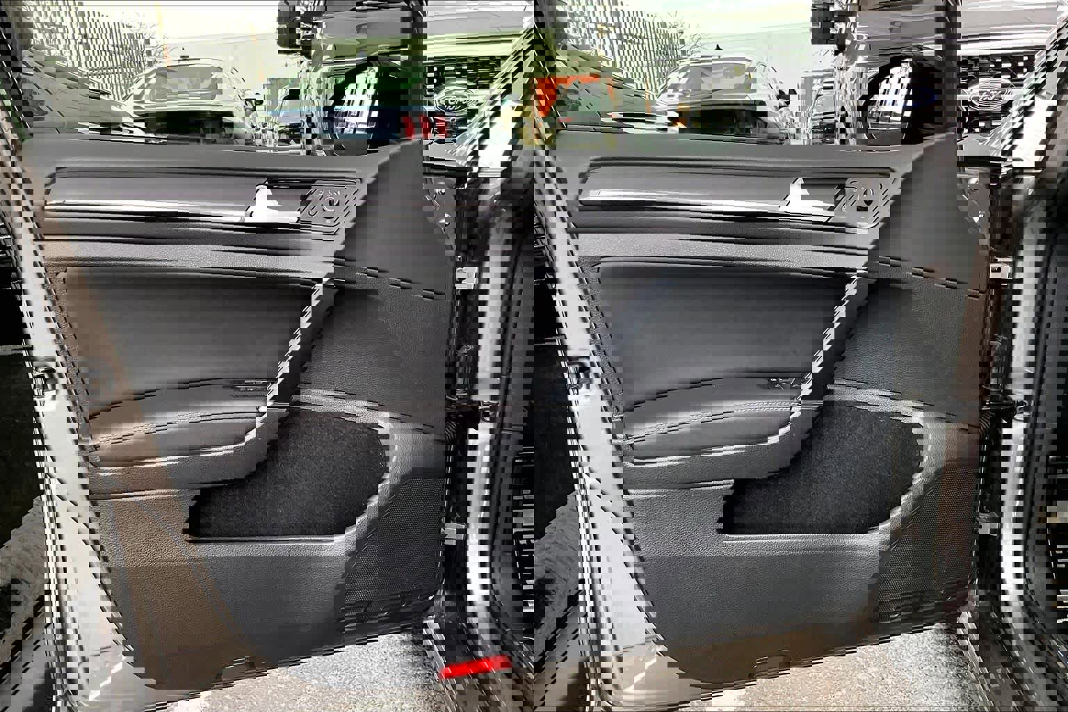 Used 2017 Volkswagen Golf R 4-Door image 21