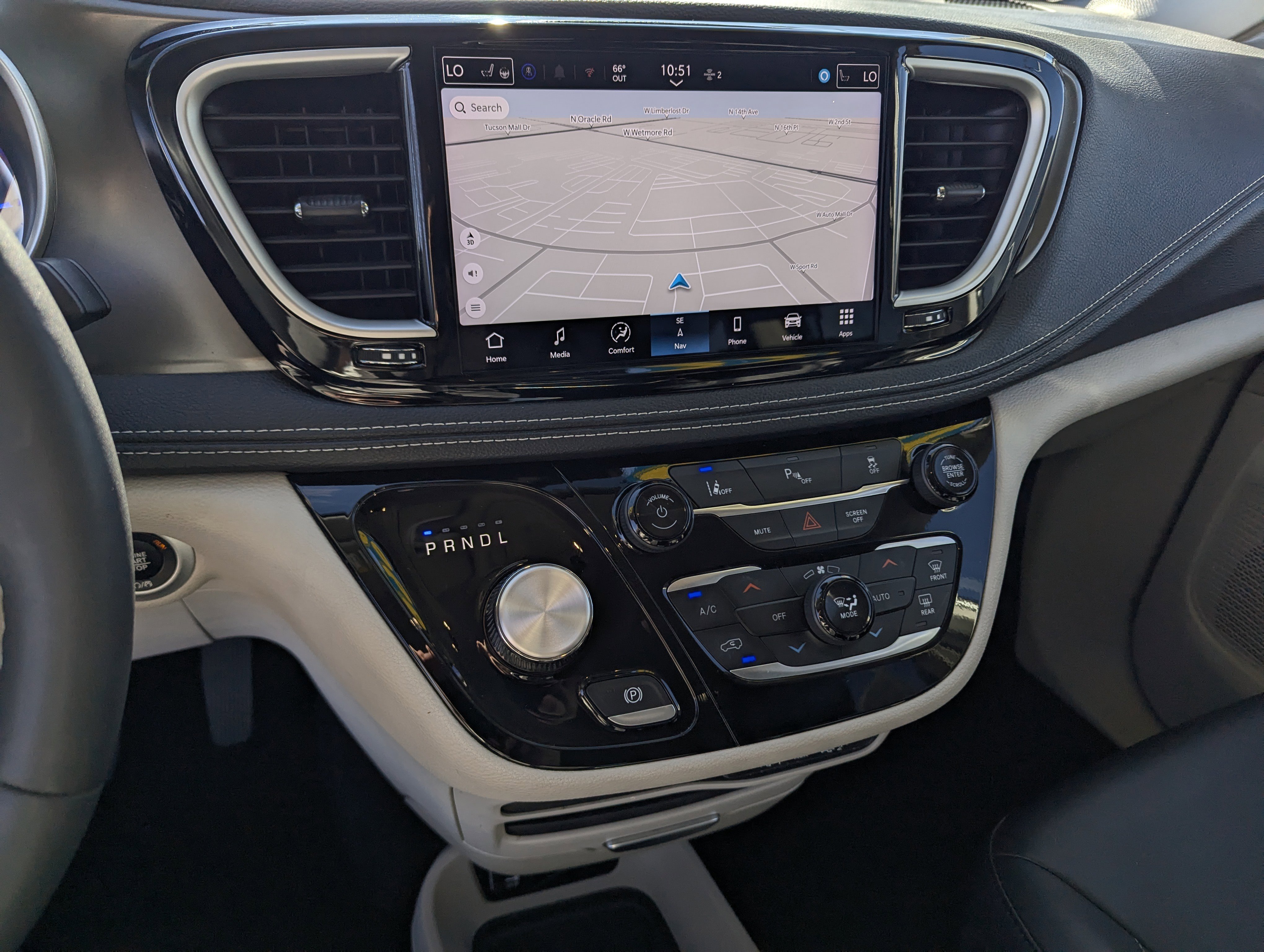 Used 2024 Chrysler Pacifica Select image 10